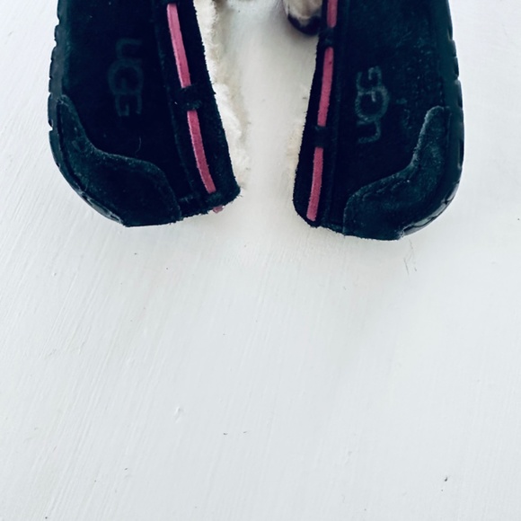 UGG KIDS MOCCASINS SIZE 1 suede  and purple lace - Picture 7 of 9